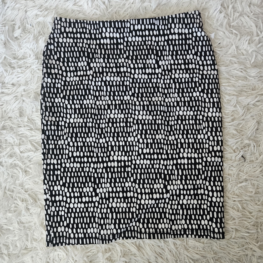 Zoe by Michael Phillips Stretchy Black and White skirt